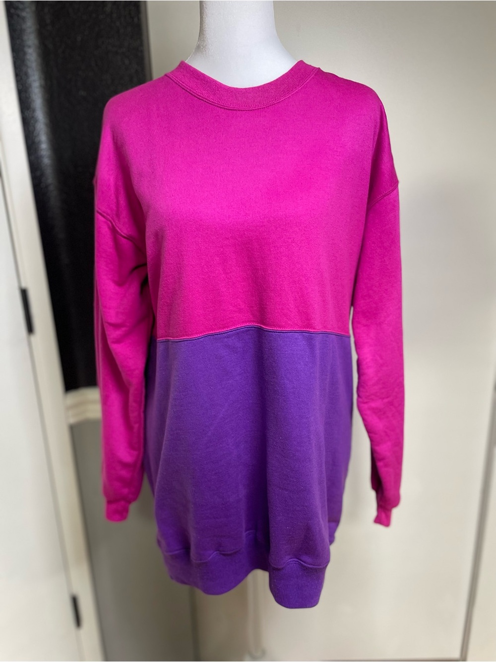 VINTAGE Victoria’s Sport Colorblock Crewneck Sweatshirt in Fuchsia and Purple